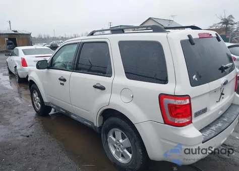 2010 Ford Escape Xlt z USA, uszkodzony, nr VIN 1FMCU0D70AKA86579